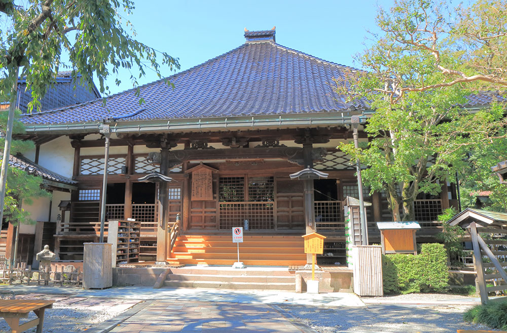 方形屋根（石川県金沢市妙立寺）